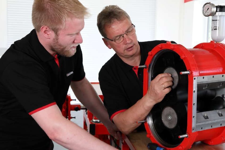 Two Vogelsang service mechanics working on a pump