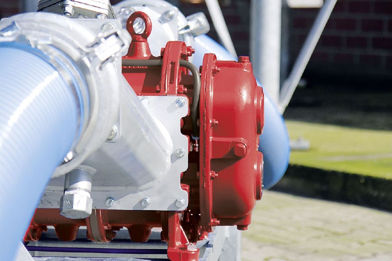 Rotary lobe pump of the FX series for use on an agricultural farm