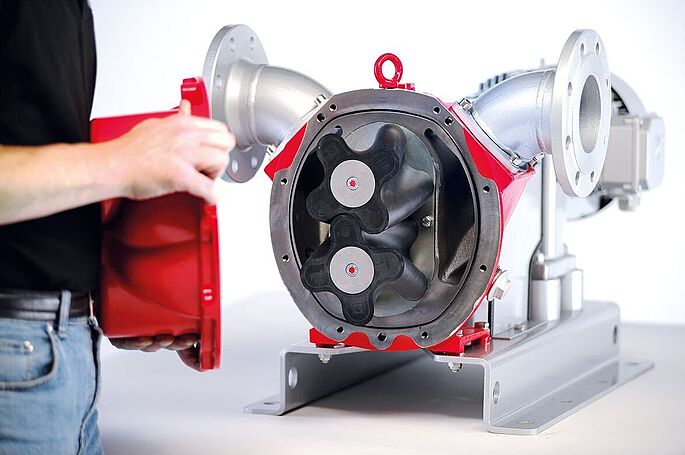 Service on rotary lobe pumps of the IQ series by Vogelsang
