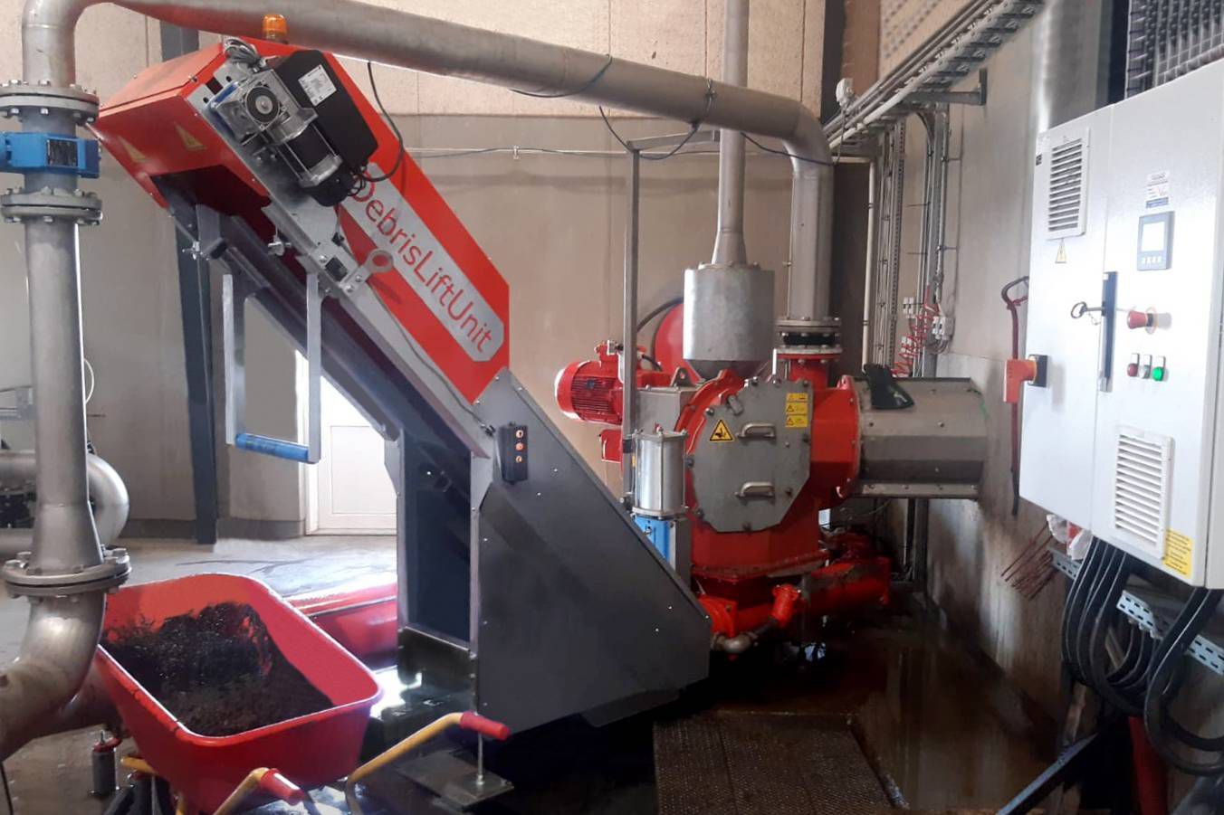 Sistema di gestione corpi estranei Derbis Lift Unit (DLU) at a biogas plant